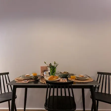 Urban Nest Apartment *