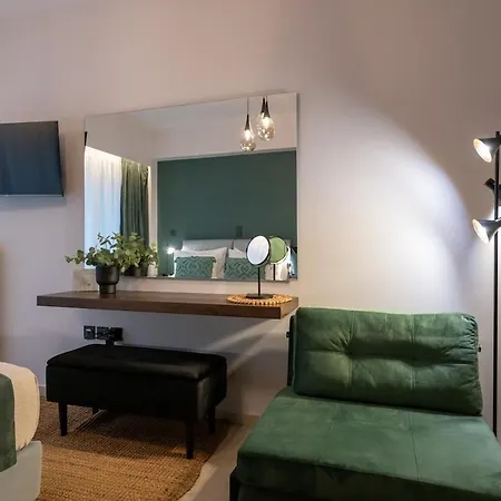 Urban Nest Apartment *